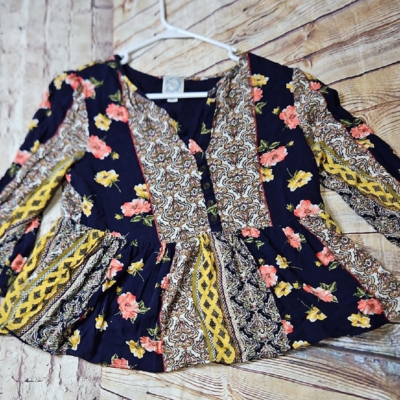 Emily Rose Tops - Emily‎ Rose Floral Blouse Size Medium